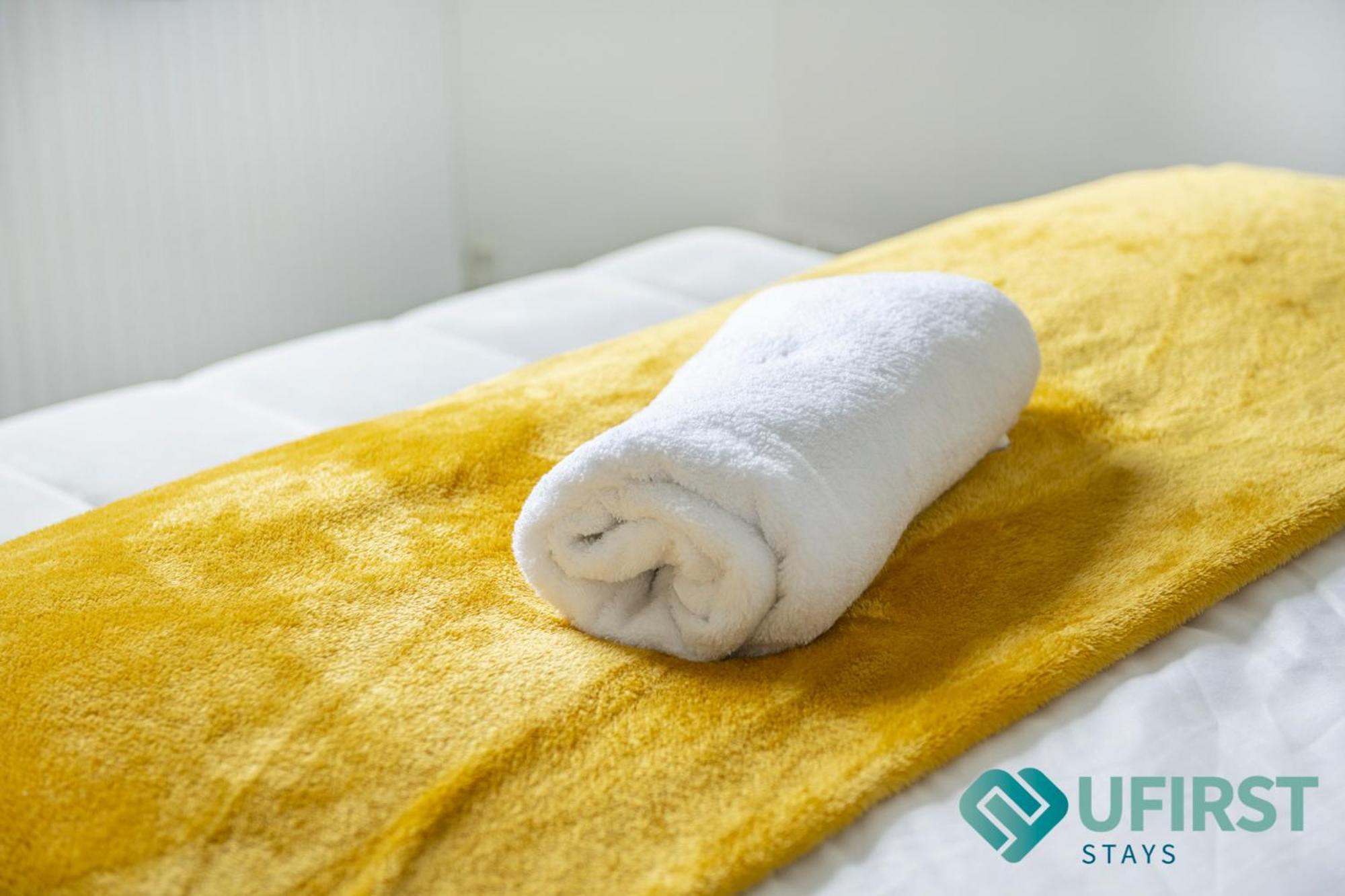 Modern 4br - Centre, Forest Rec, Arboretum & Hyson Market - Free Parking - Sleeps 8 *