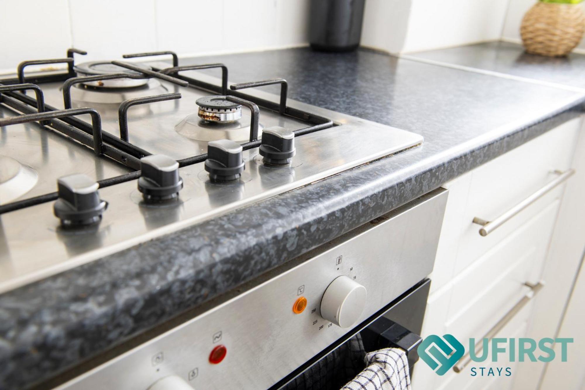 Modern 4br - Centre, Forest Rec, Arboretum & Hyson Market - Free Parking - Sleeps 8