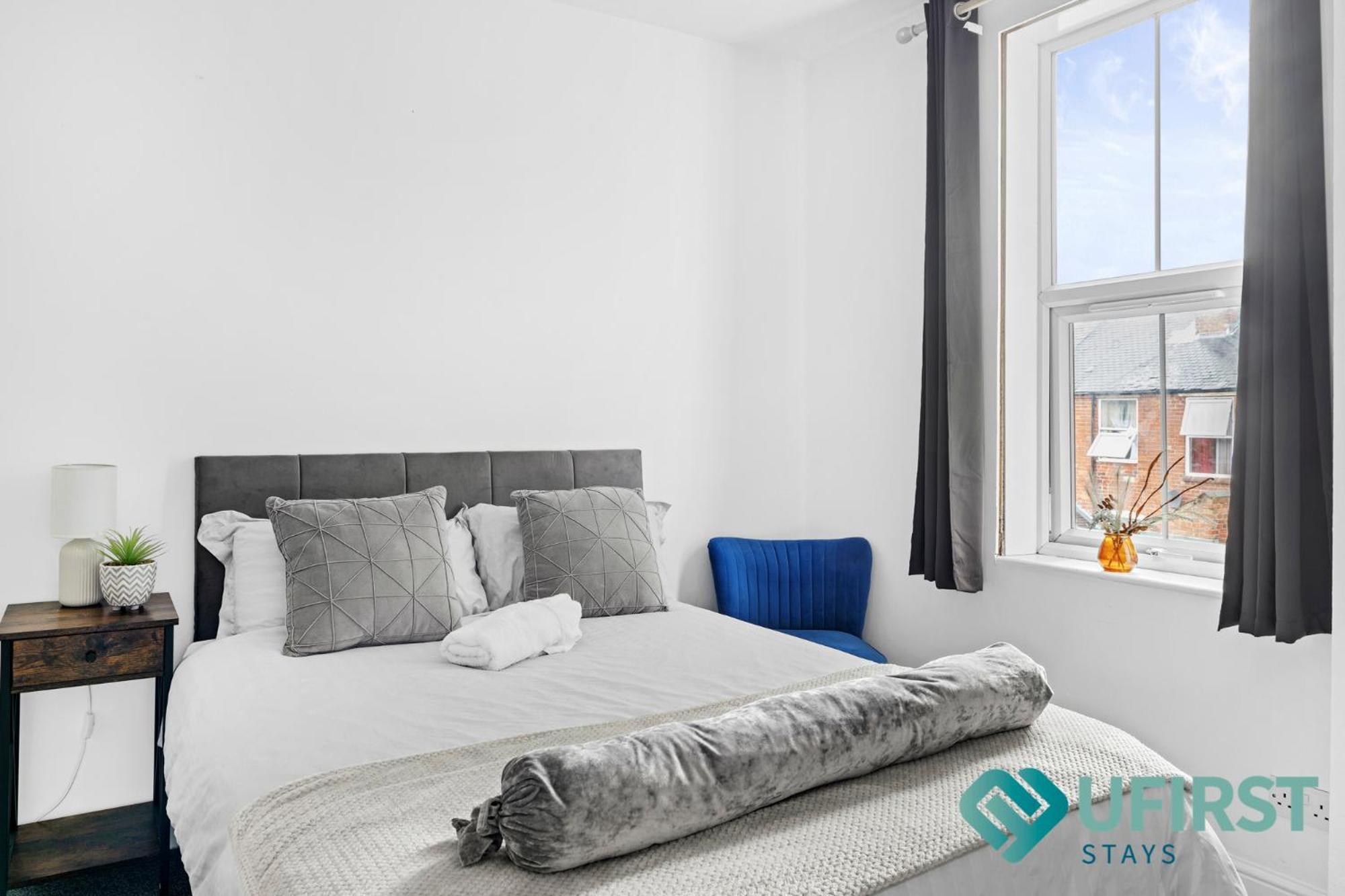 Modern 4br - Centre, Forest Rec, Arboretum & Hyson Market - Free Parking - Sleeps 8 Apartment *
