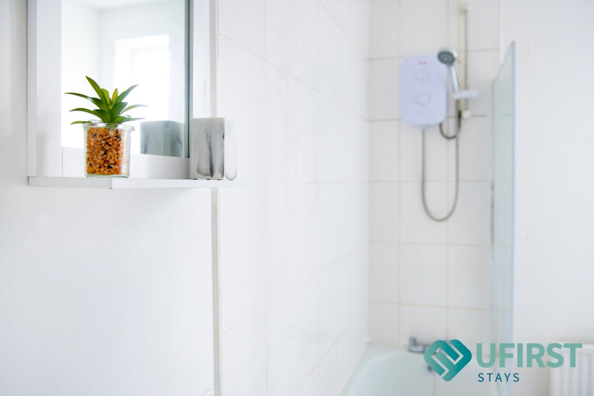 Modern 4br - Centre, Forest Rec, Arboretum & Hyson Market - Free Parking - Sleeps 8 Apartment